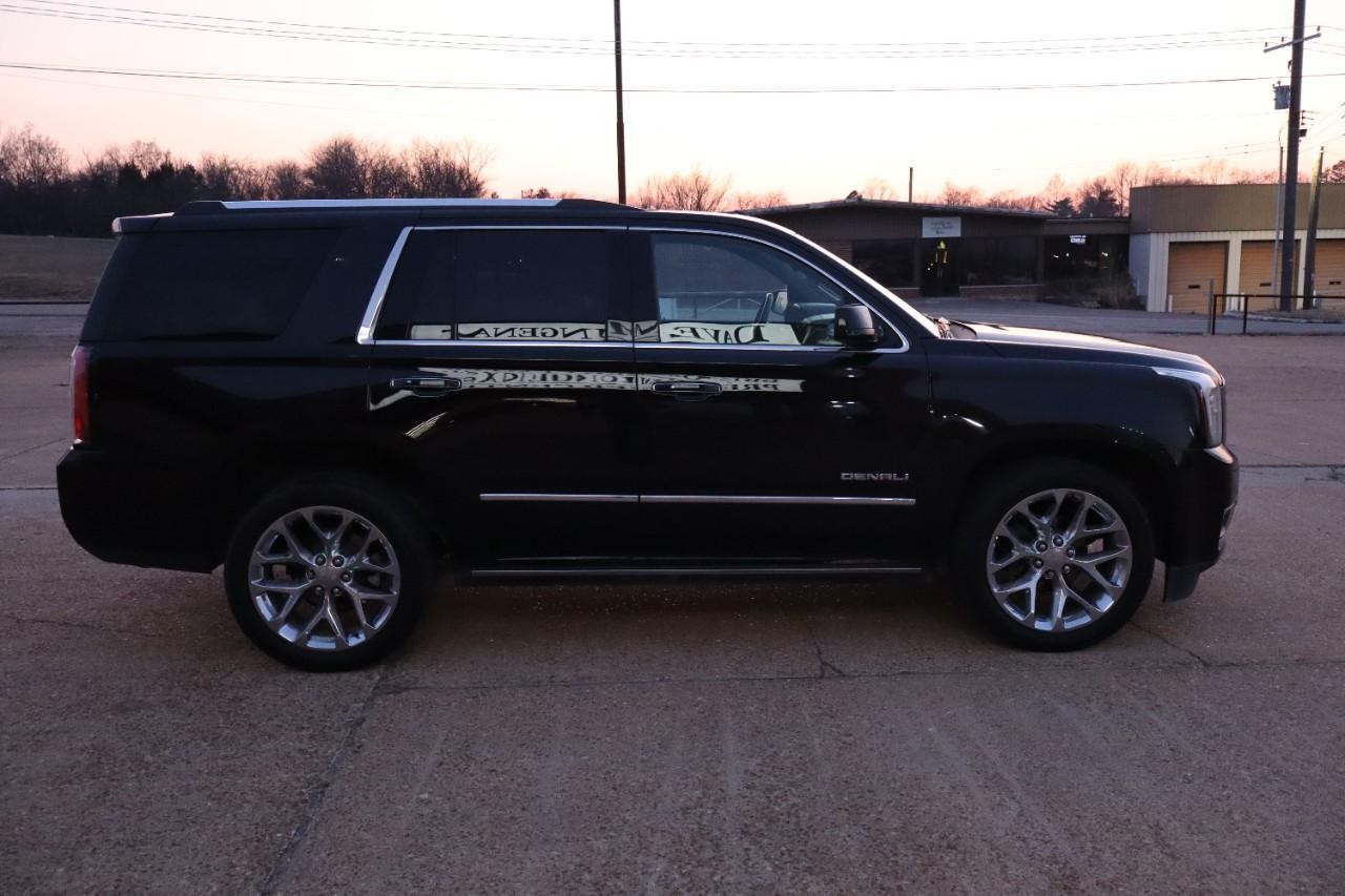 GMC Yukon Vehicle Full-screen Gallery Image 6