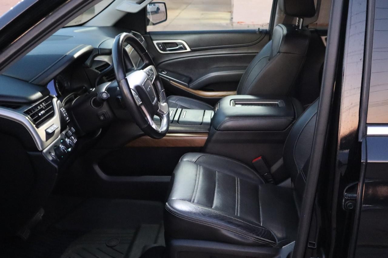 GMC Yukon Vehicle Full-screen Gallery Image 9