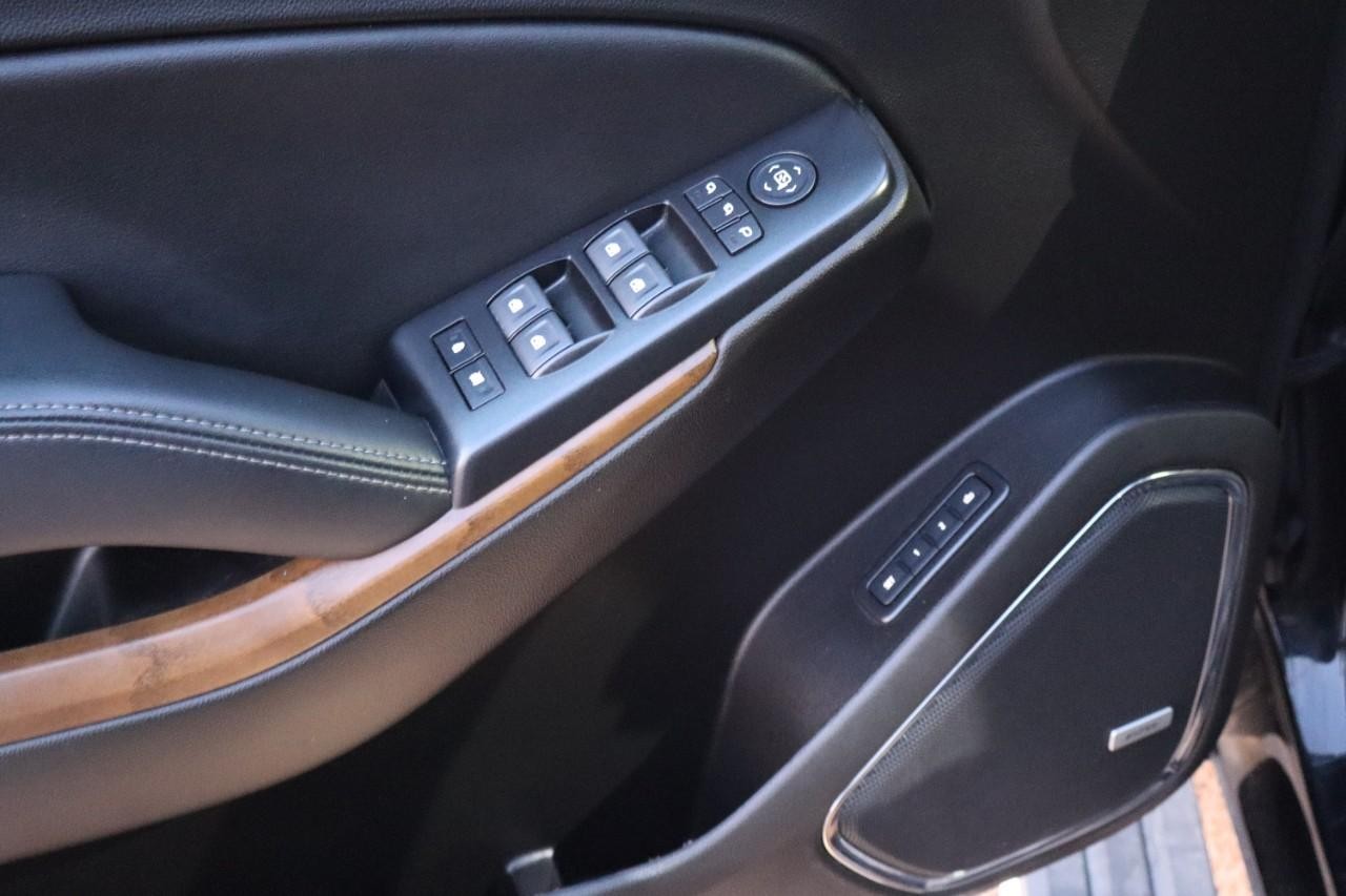 GMC Yukon Vehicle Full-screen Gallery Image 11