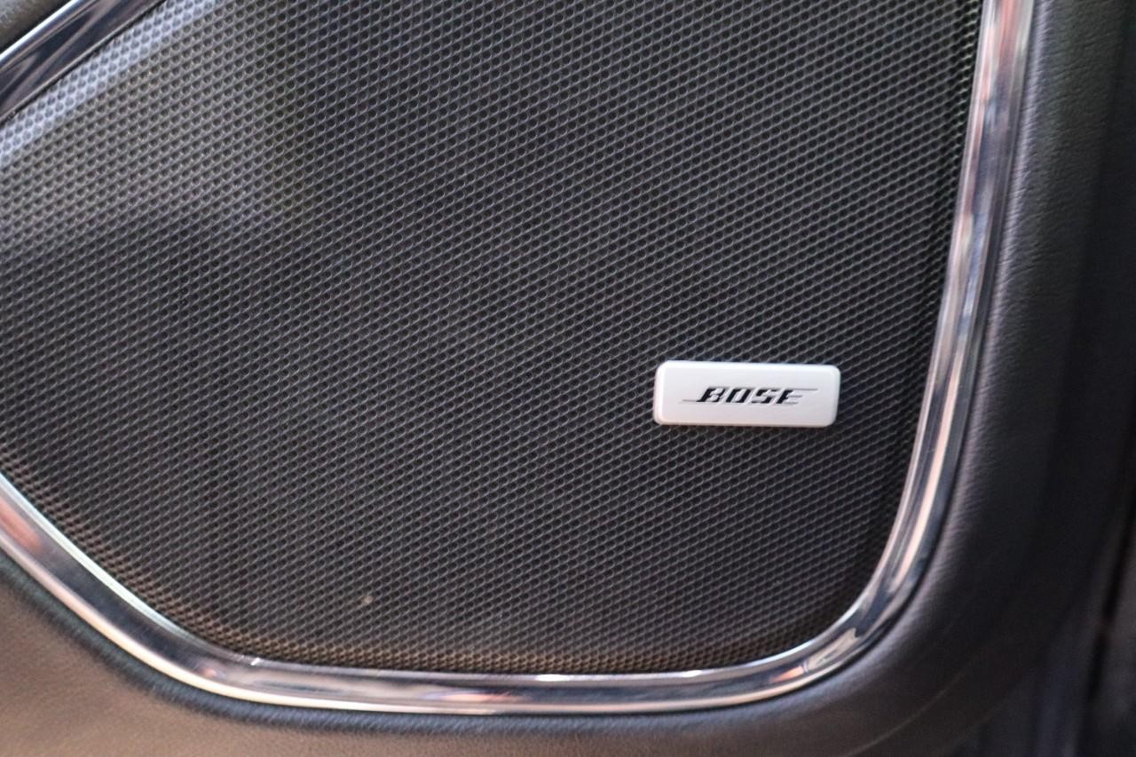 GMC Yukon Vehicle Full-screen Gallery Image 12