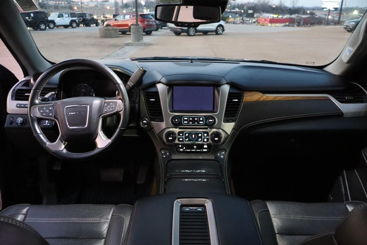 GMC Yukon Vehicle Full-screen Gallery Image 13