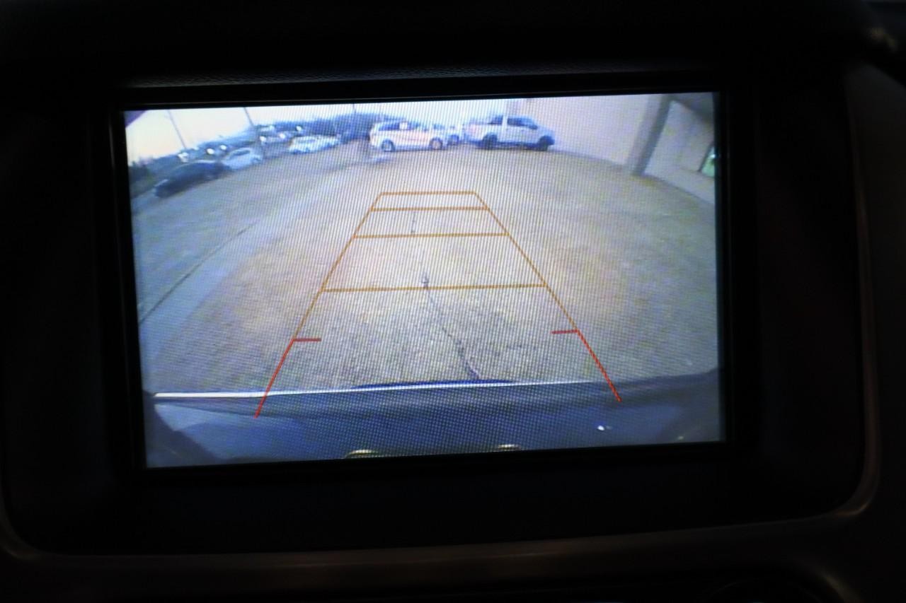 GMC Yukon Vehicle Full-screen Gallery Image 15