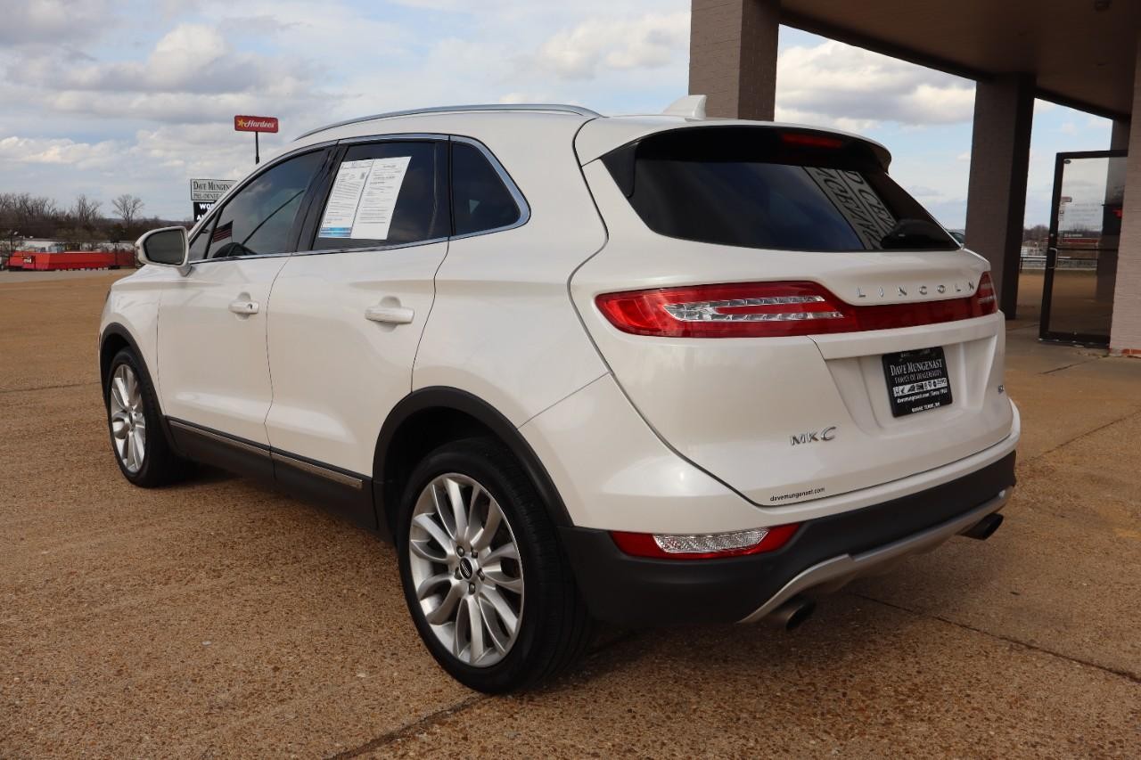Lincoln MKC Vehicle Full-screen Gallery Image 3