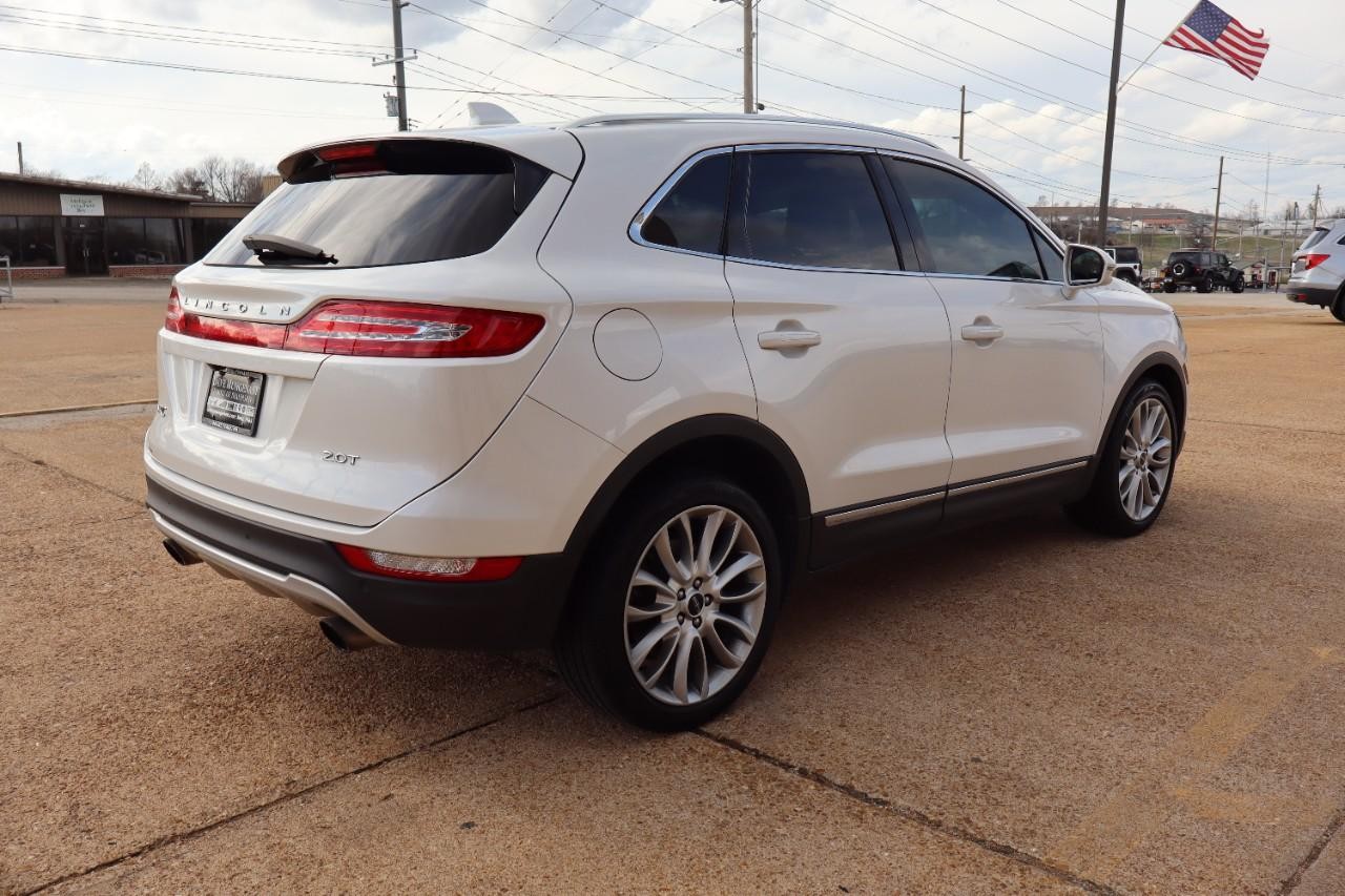 Lincoln MKC Vehicle Full-screen Gallery Image 5