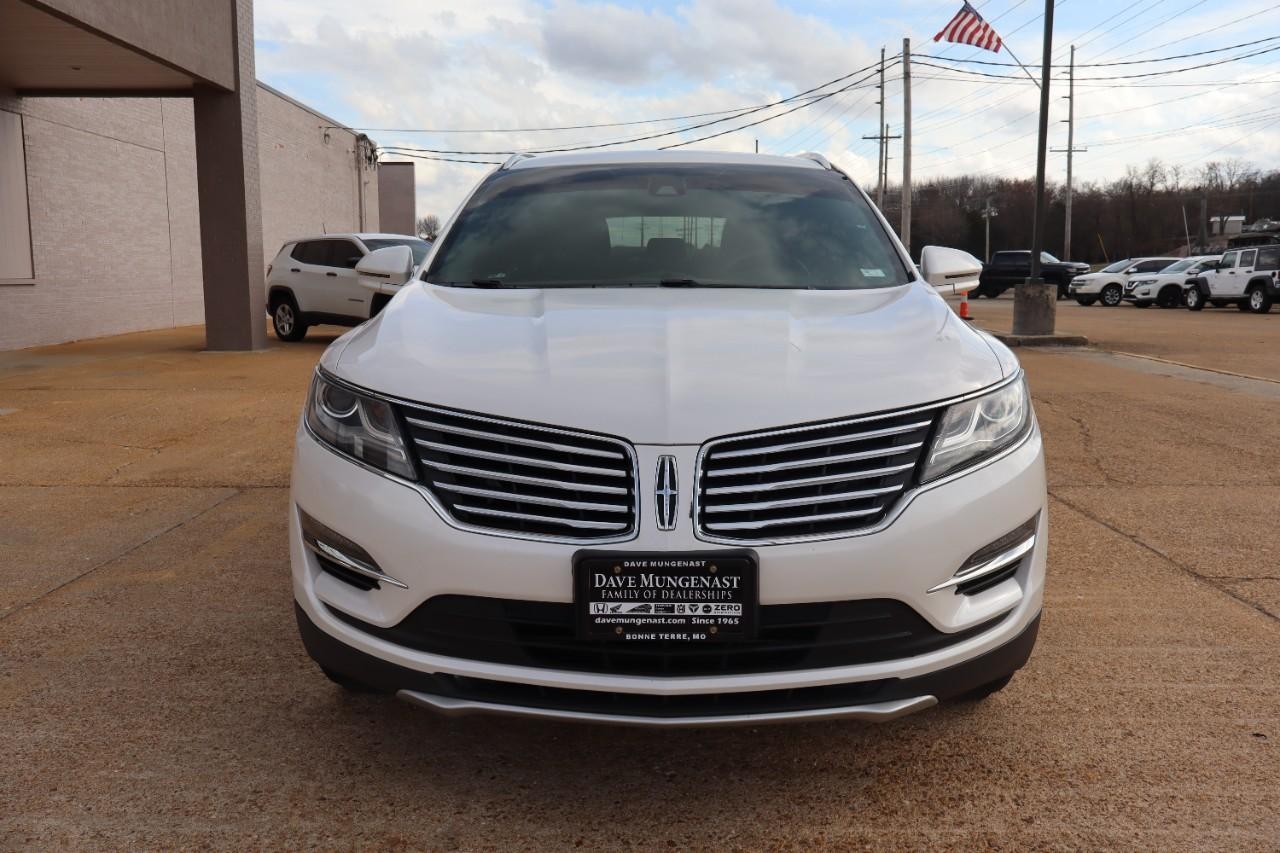 Lincoln MKC Vehicle Full-screen Gallery Image 8