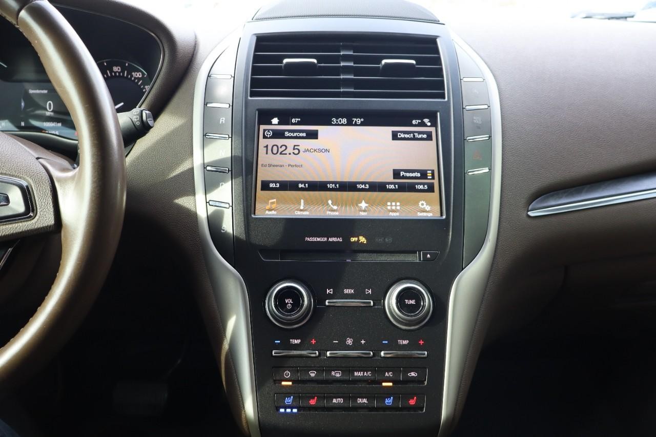 Lincoln MKC Vehicle Full-screen Gallery Image 14