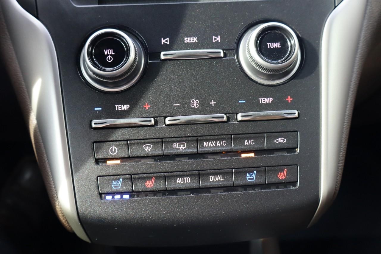 Lincoln MKC Vehicle Full-screen Gallery Image 16