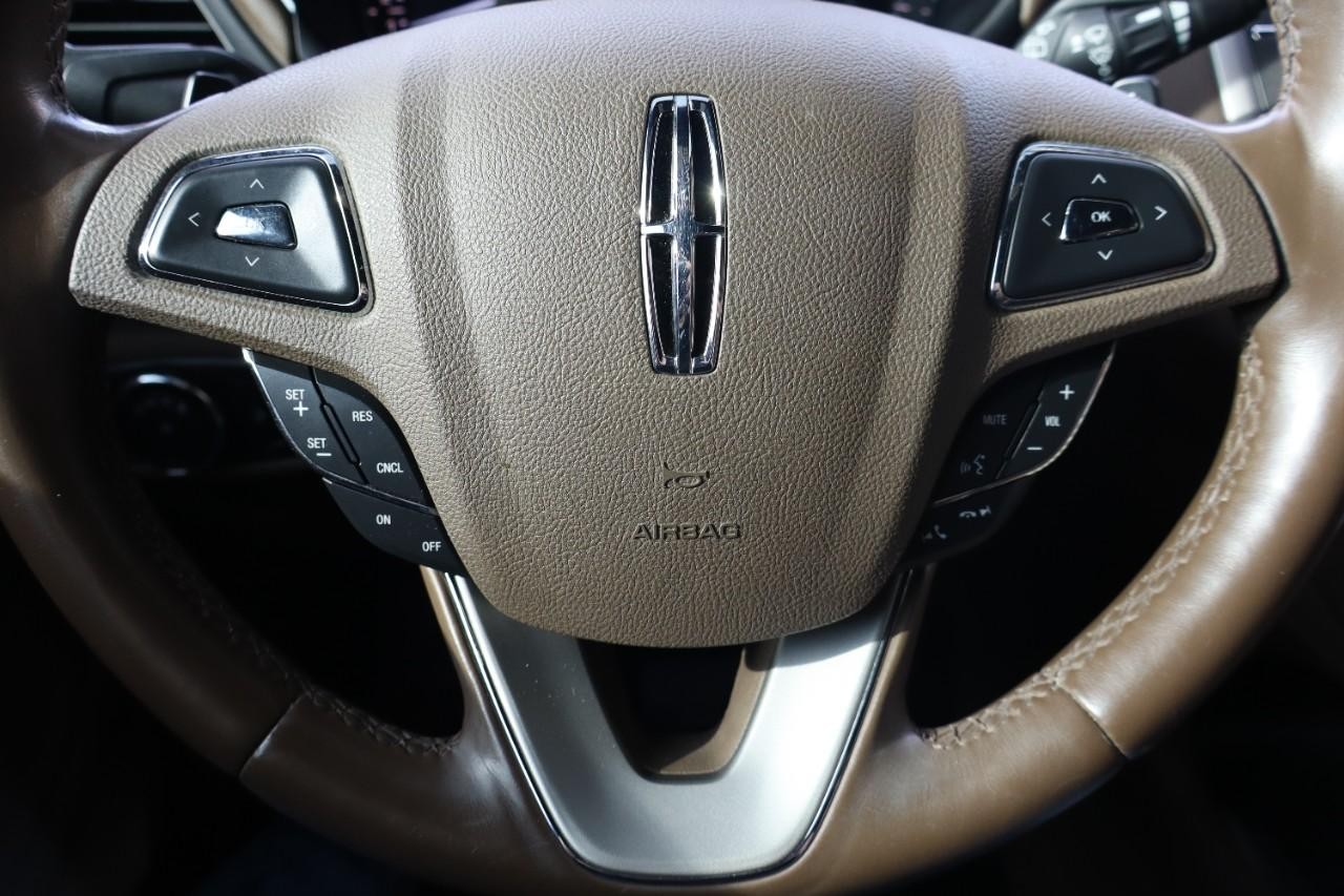 Lincoln MKC Vehicle Full-screen Gallery Image 17