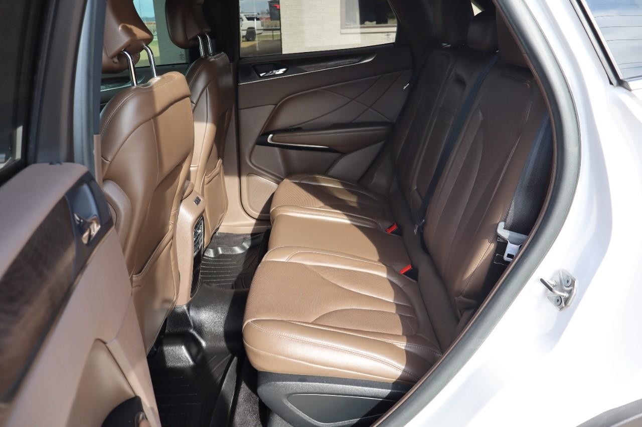 Lincoln MKC Vehicle Full-screen Gallery Image 20