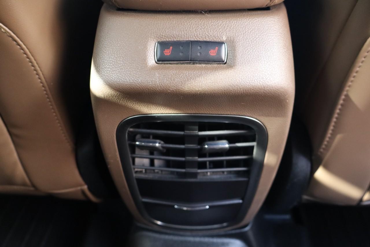 Lincoln MKC Vehicle Full-screen Gallery Image 22