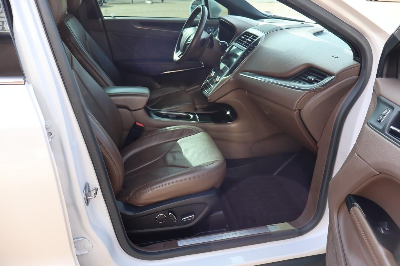 Lincoln MKC Vehicle Full-screen Gallery Image 25