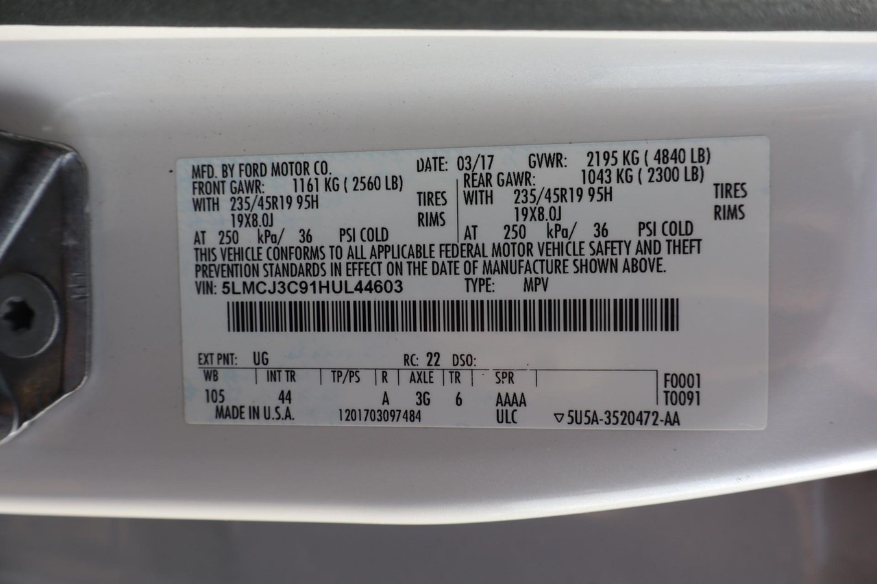 Lincoln MKC Vehicle Full-screen Gallery Image 29