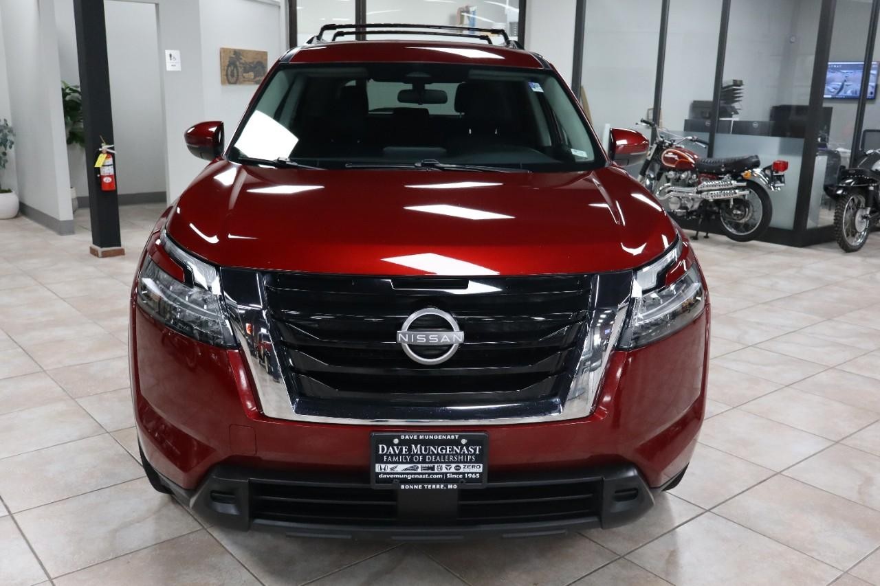 Nissan Pathfinder Vehicle Full-screen Gallery Image 8