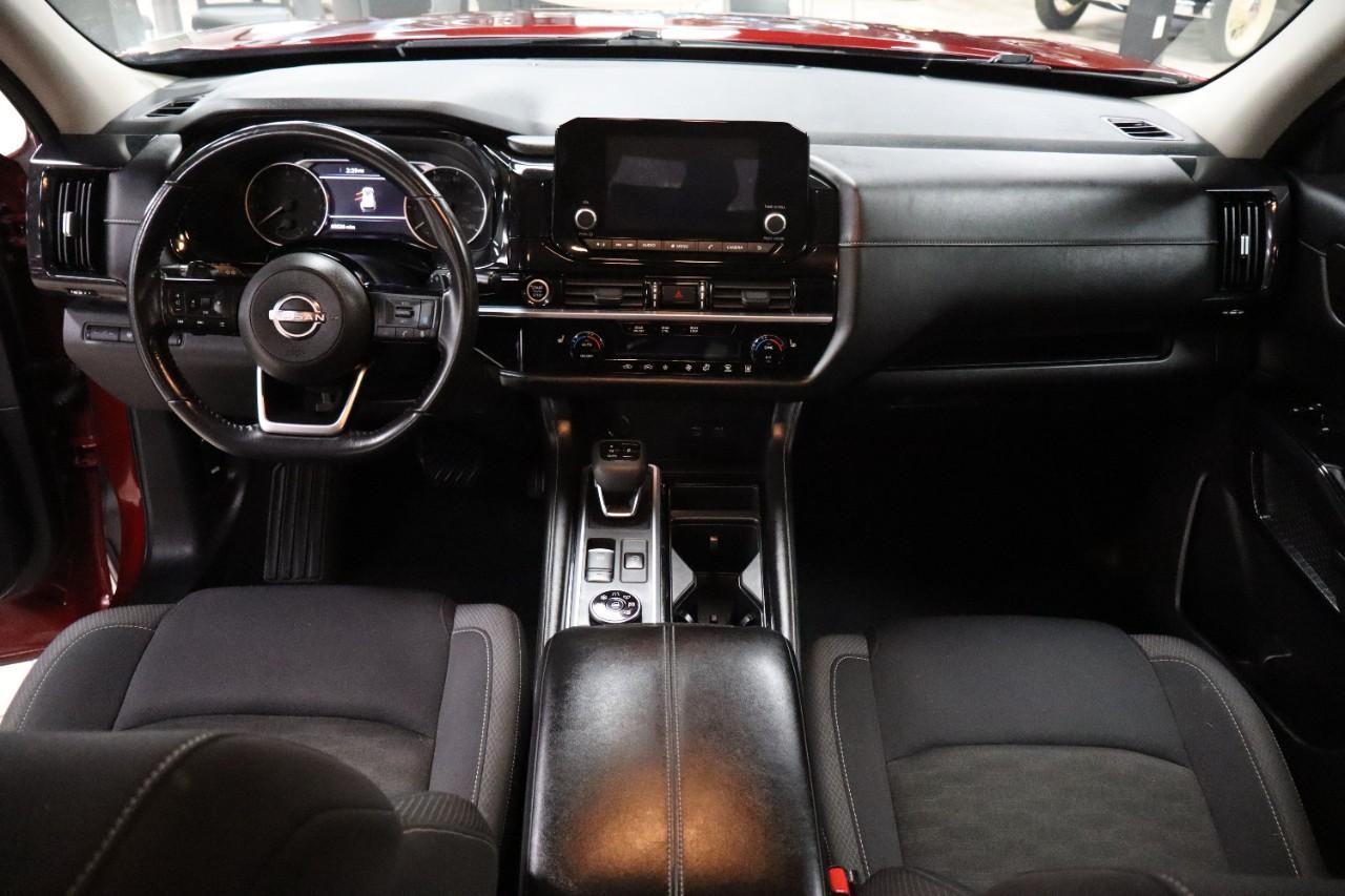 Nissan Pathfinder Vehicle Full-screen Gallery Image 12