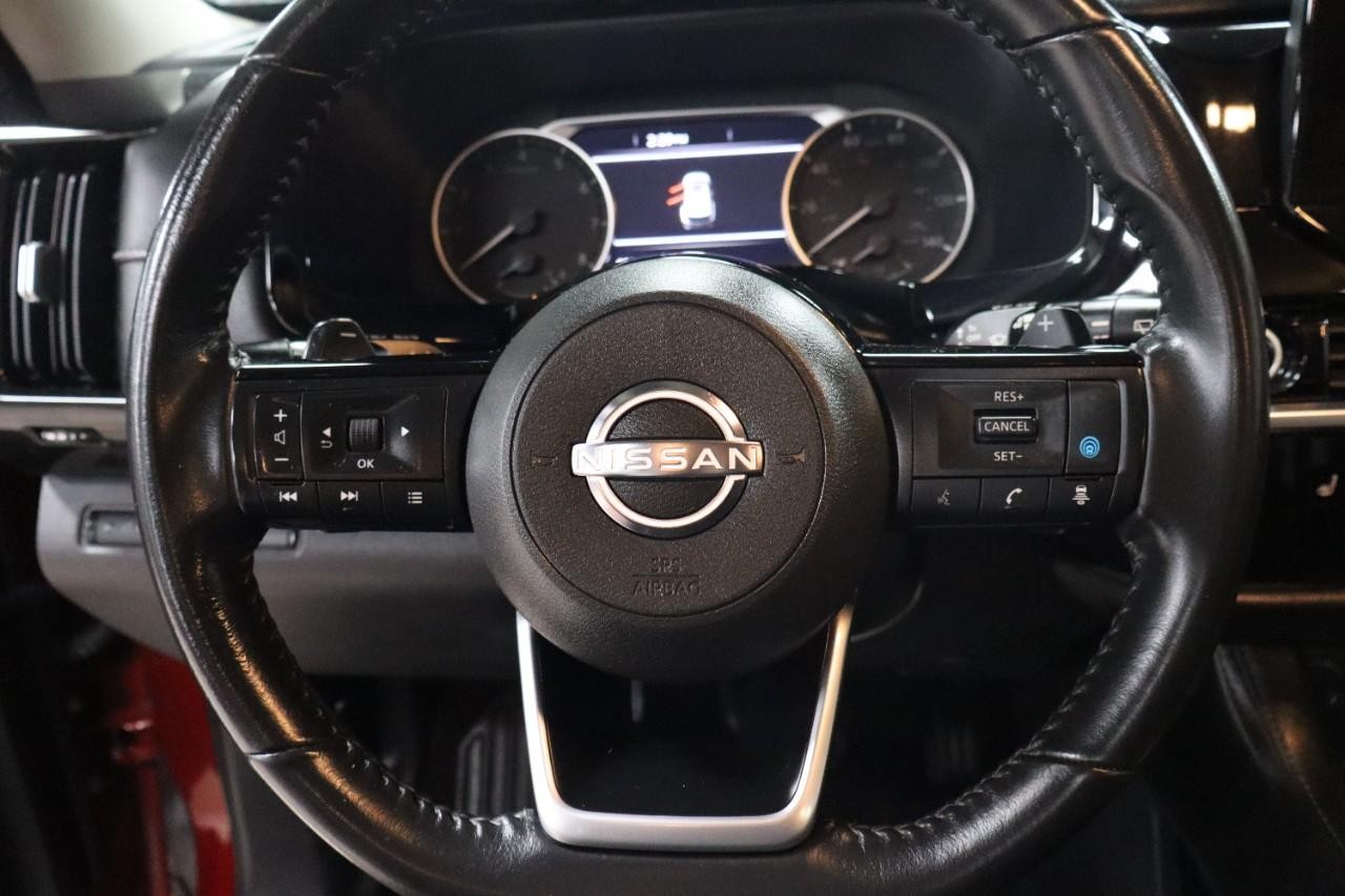 Nissan Pathfinder Vehicle Full-screen Gallery Image 13