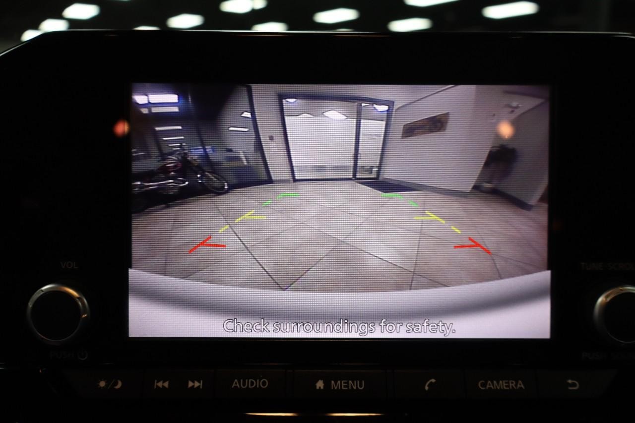 Nissan Pathfinder Vehicle Full-screen Gallery Image 14