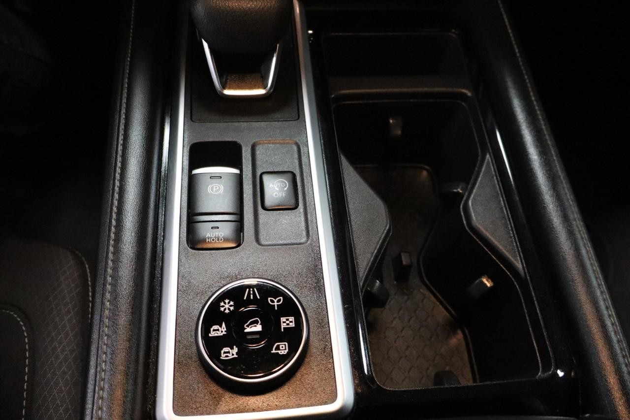 Nissan Pathfinder Vehicle Full-screen Gallery Image 17