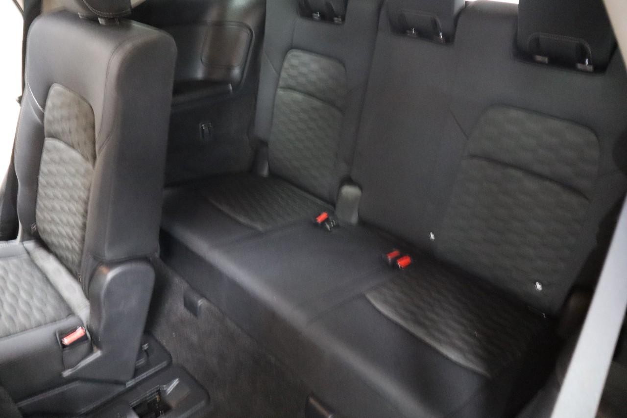 Nissan Pathfinder Vehicle Full-screen Gallery Image 19