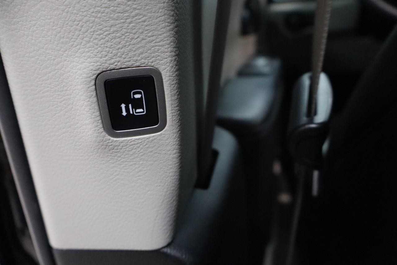 Chrysler Pacifica Vehicle Full-screen Gallery Image 20