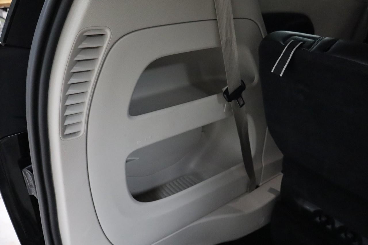 Chrysler Pacifica Vehicle Full-screen Gallery Image 24