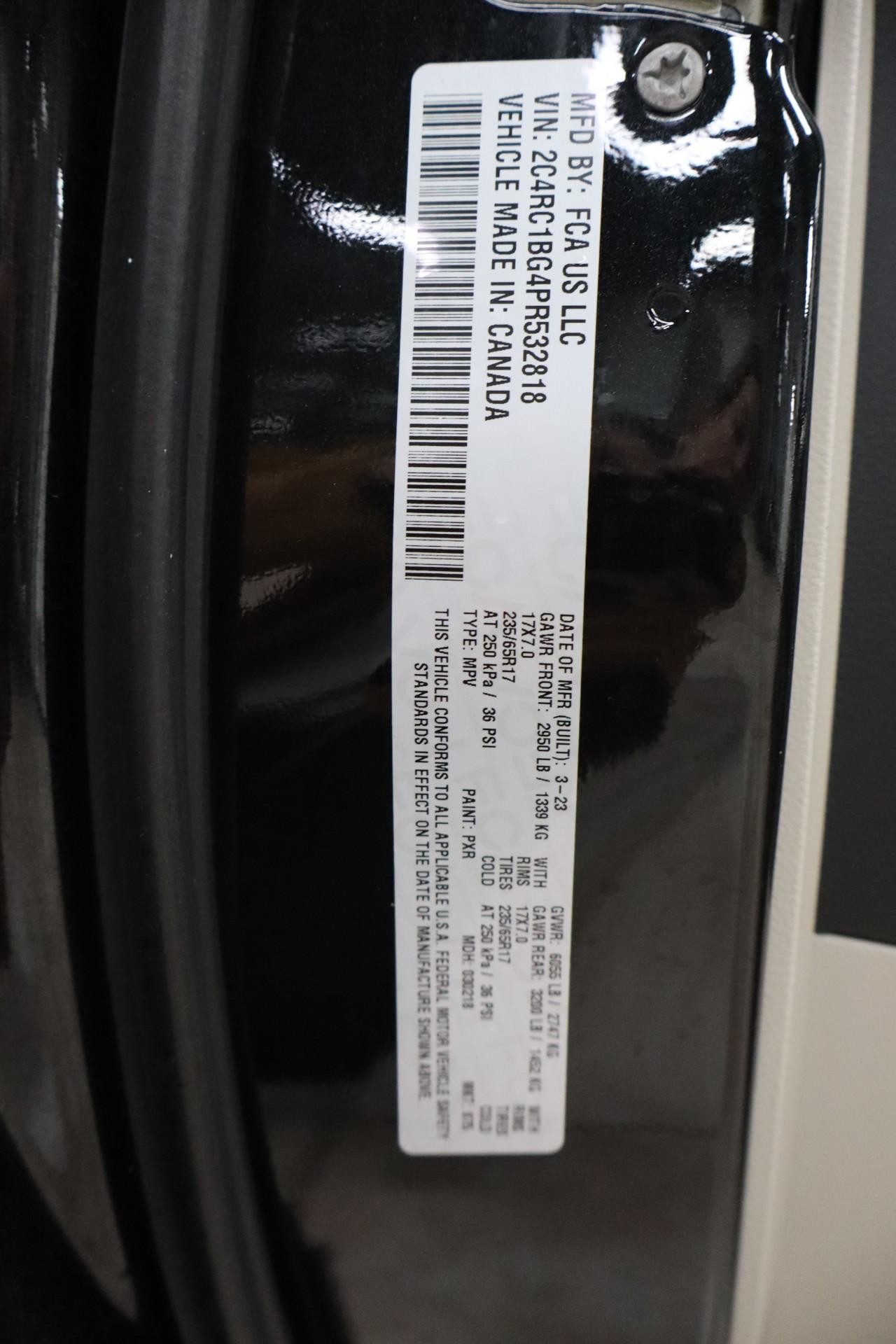 Chrysler Pacifica Vehicle Full-screen Gallery Image 27