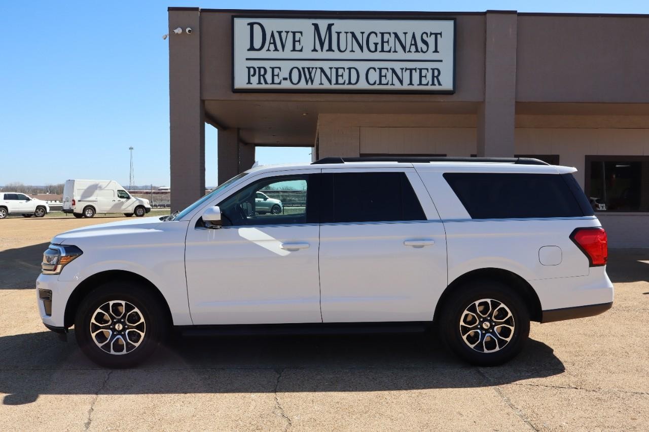 Ford Expedition Max Vehicle Full-screen Gallery Image 2