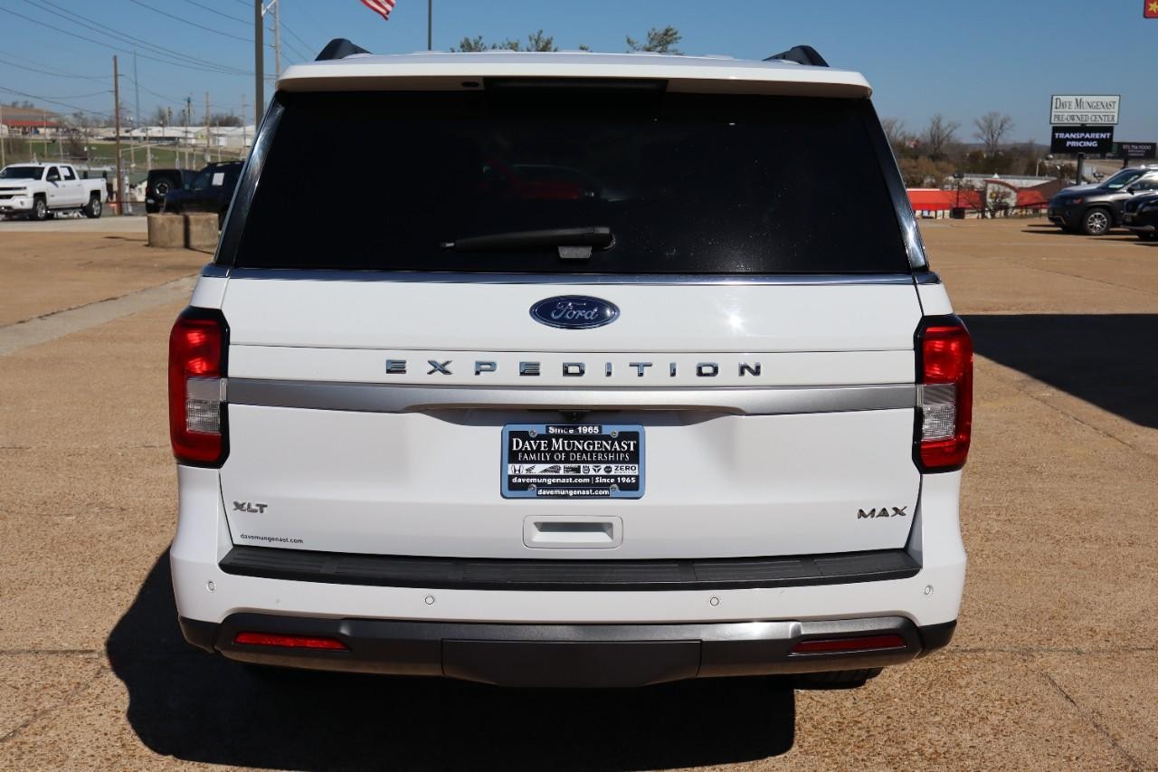 Ford Expedition Max Vehicle Full-screen Gallery Image 4