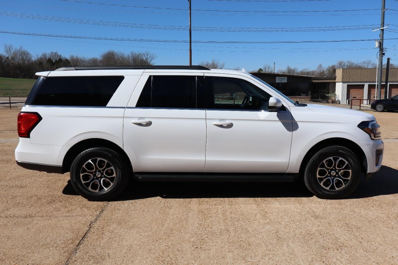 Ford Expedition Max Vehicle Full-screen Gallery Image 6