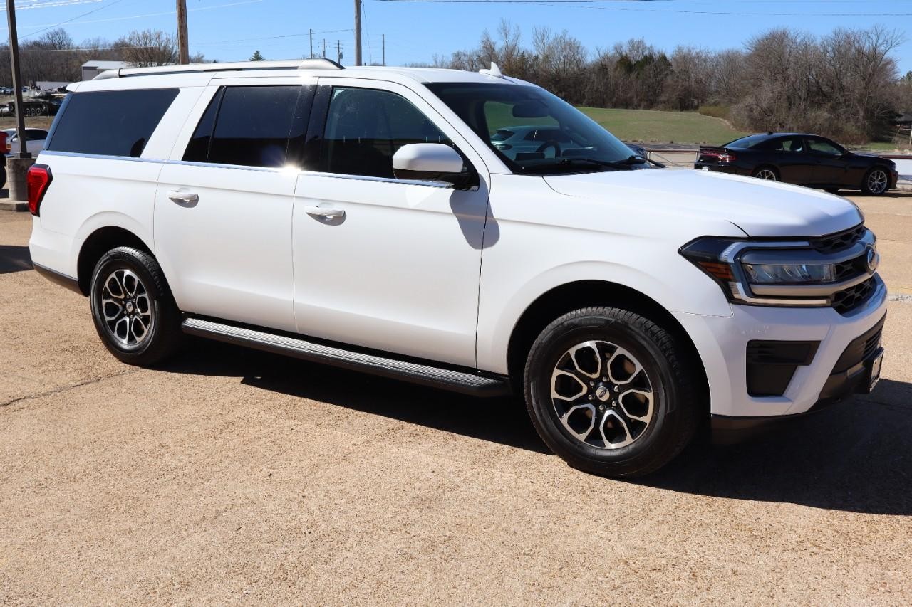 Ford Expedition Max Vehicle Full-screen Gallery Image 7