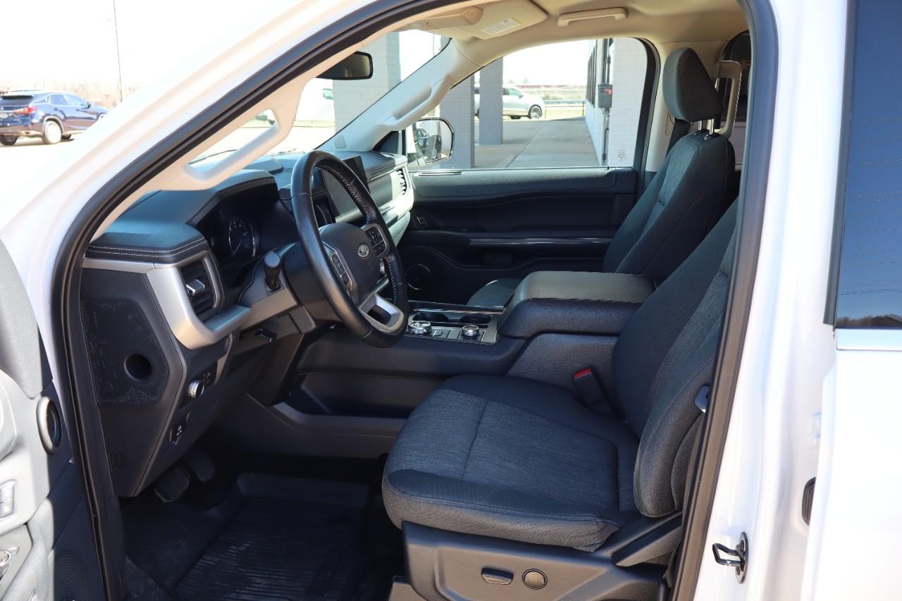 Ford Expedition Max Vehicle Full-screen Gallery Image 9