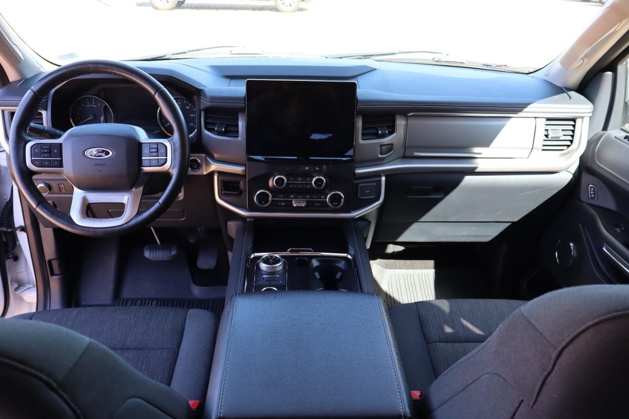 Ford Expedition Max Vehicle Full-screen Gallery Image 12