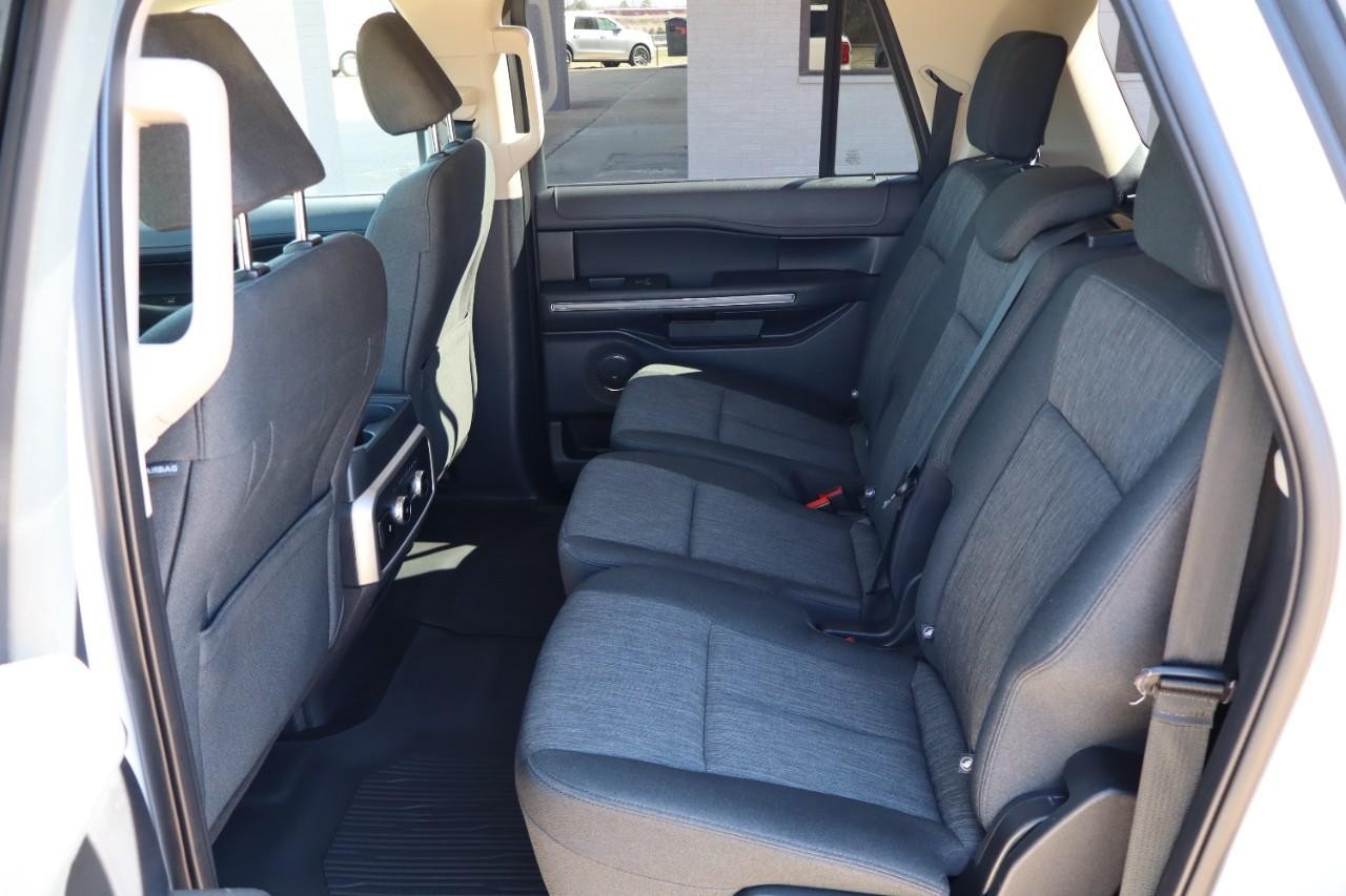 Ford Expedition Max Vehicle Full-screen Gallery Image 18