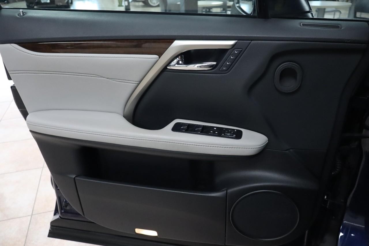 Lexus RX 350 Vehicle Full-screen Gallery Image 10