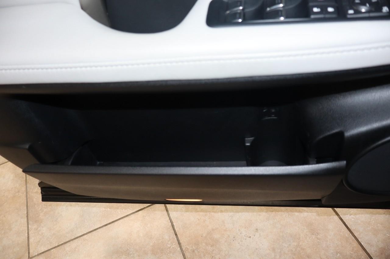 Lexus RX 350 Vehicle Full-screen Gallery Image 11