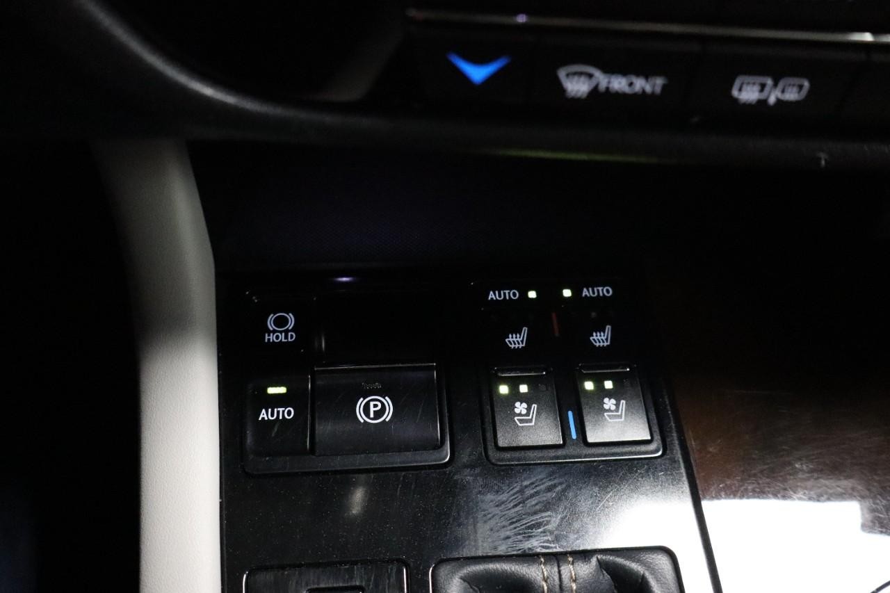 Lexus RX 350 Vehicle Full-screen Gallery Image 18