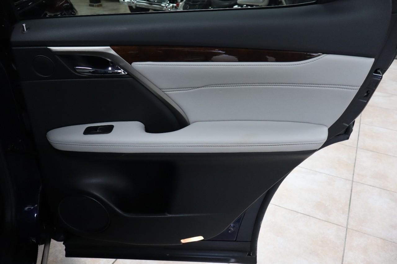 Lexus RX 350 Vehicle Full-screen Gallery Image 28