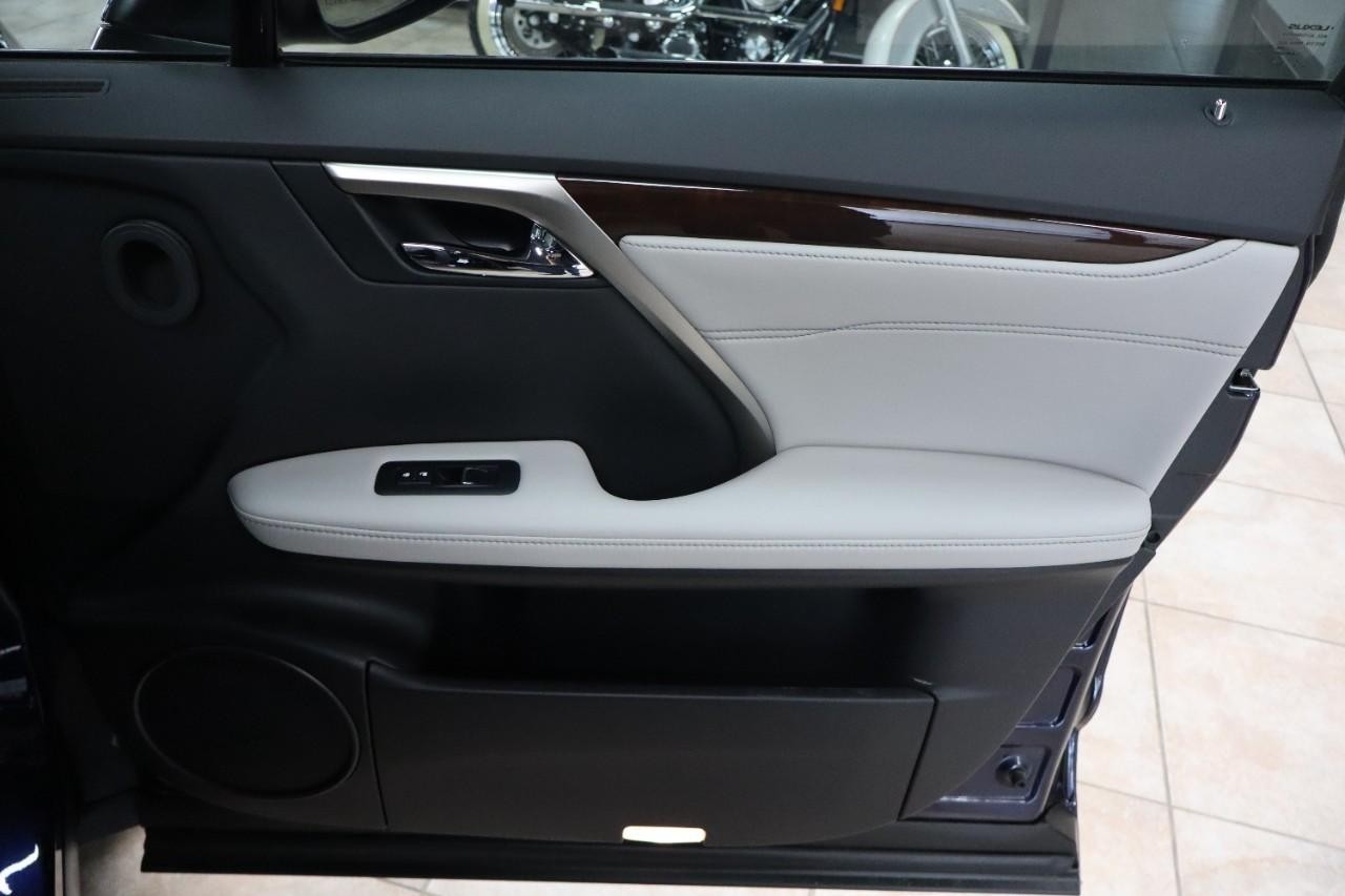 Lexus RX 350 Vehicle Full-screen Gallery Image 30