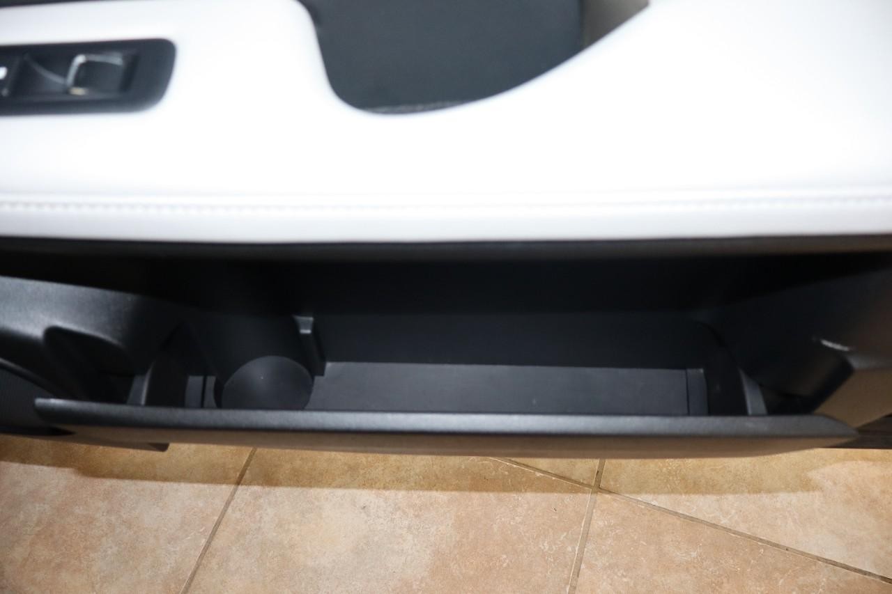 Lexus RX 350 Vehicle Full-screen Gallery Image 31