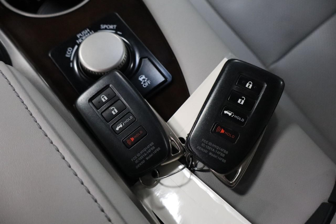 Lexus RX 350 Vehicle Full-screen Gallery Image 35