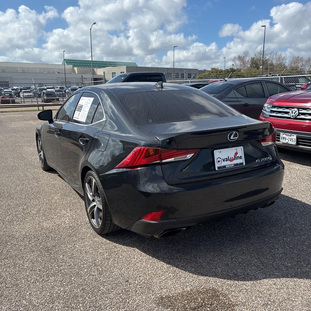 Lexus IS Vehicle Full-screen Gallery Image 2