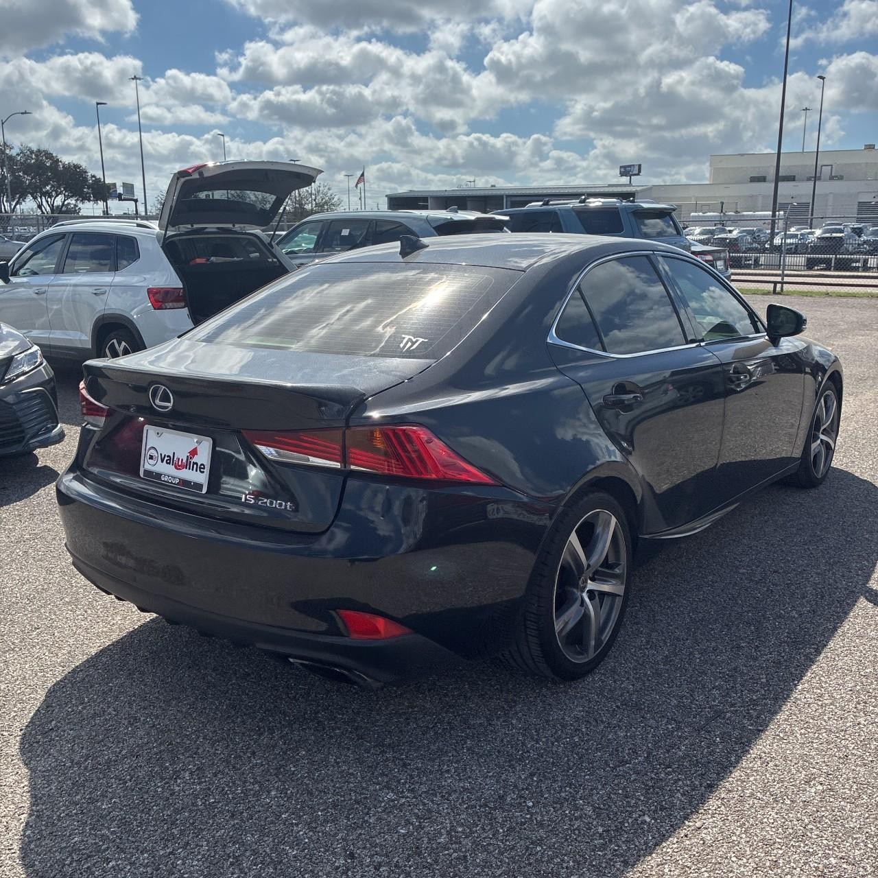 Lexus IS Vehicle Full-screen Gallery Image 3