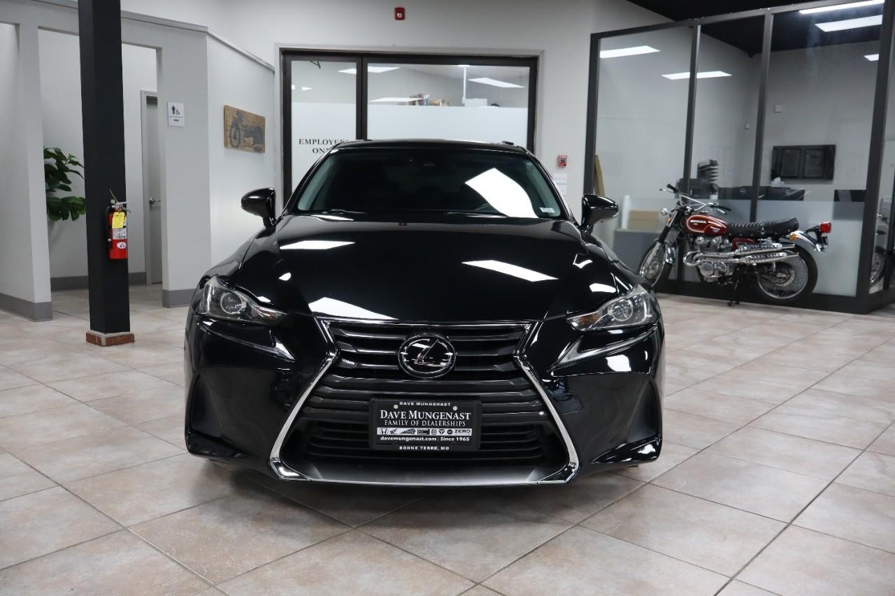 Lexus IS Vehicle Full-screen Gallery Image 7