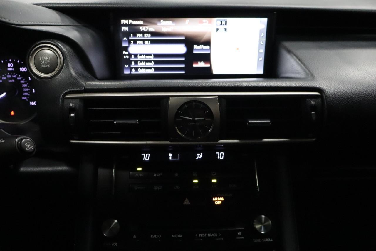 Lexus IS Vehicle Full-screen Gallery Image 13