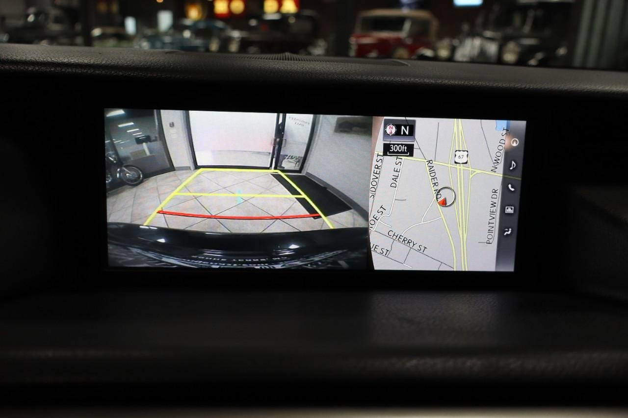 Lexus IS Vehicle Full-screen Gallery Image 14