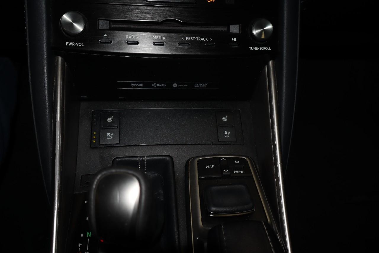 Lexus IS Vehicle Full-screen Gallery Image 16