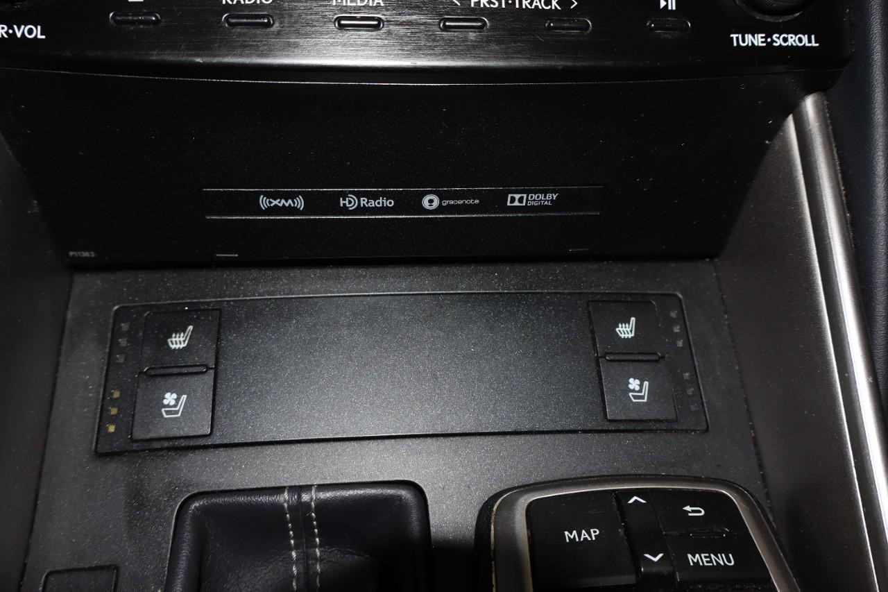 Lexus IS Vehicle Full-screen Gallery Image 17