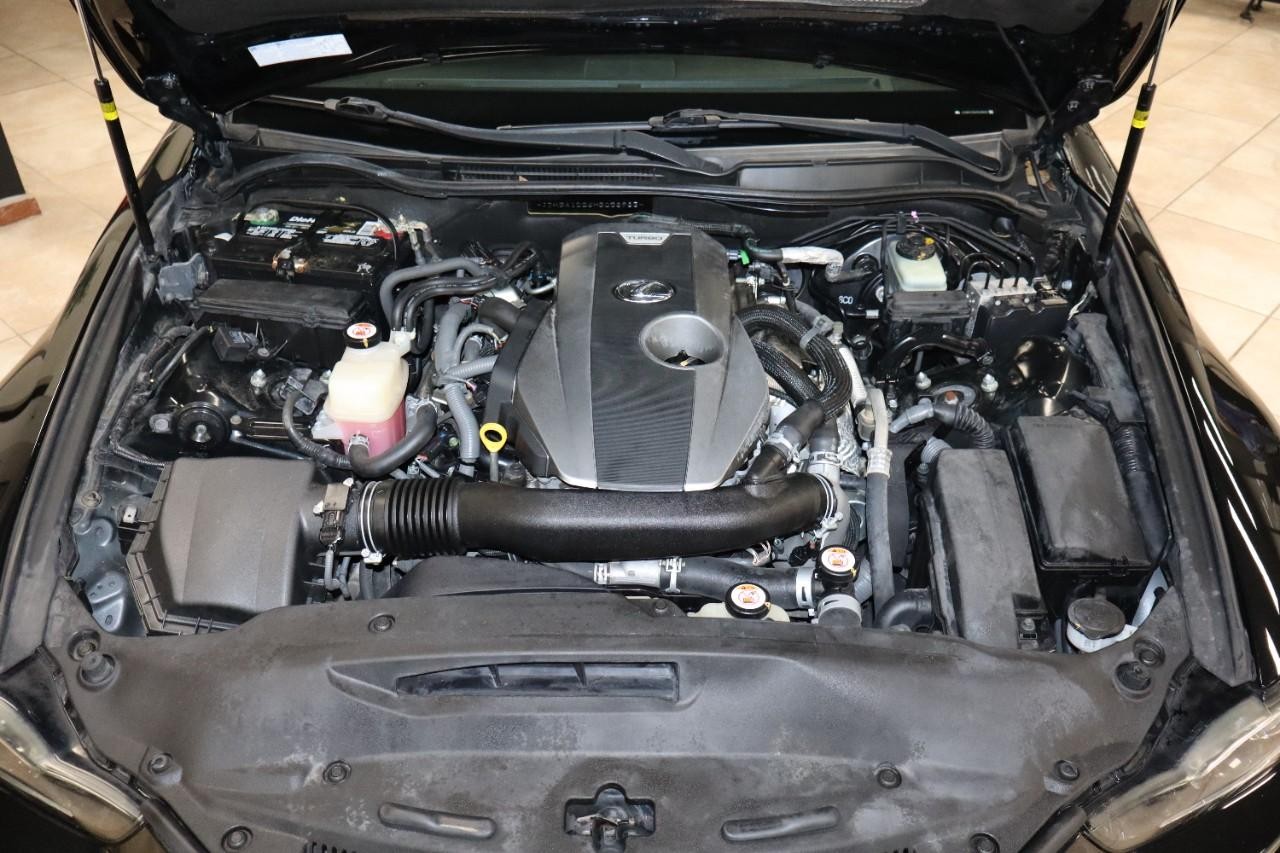 Lexus IS Vehicle Full-screen Gallery Image 27