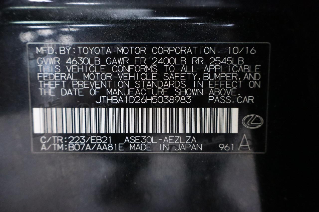 Lexus IS Vehicle Full-screen Gallery Image 30