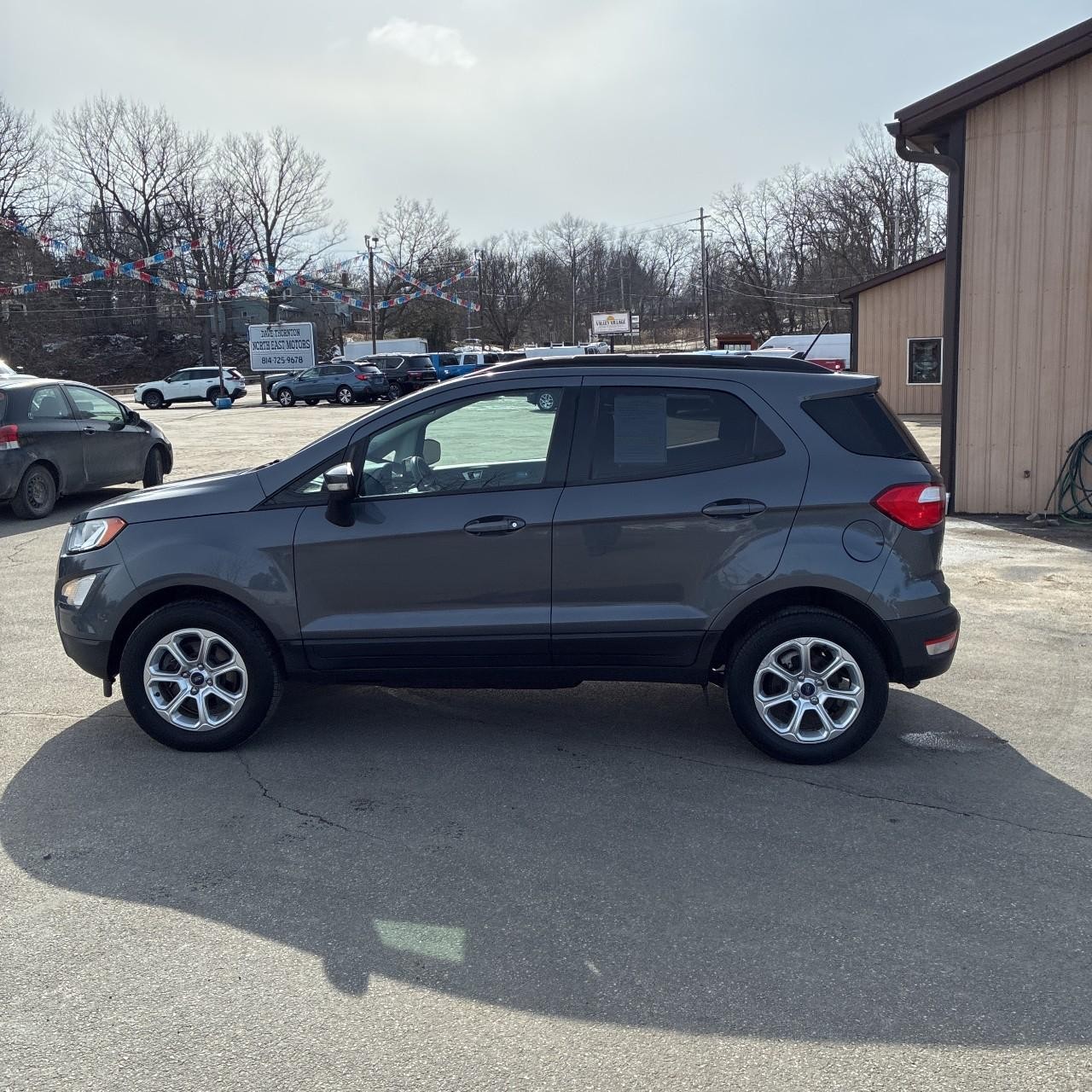 Ford EcoSport Vehicle Full-screen Gallery Image 2