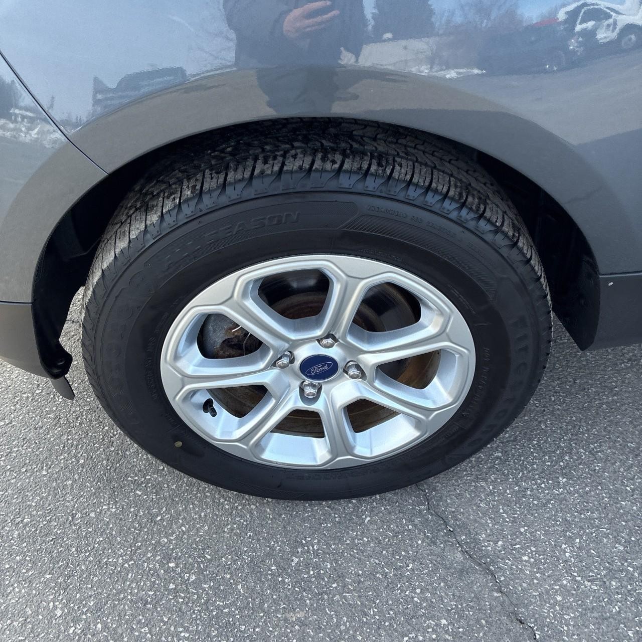 Ford EcoSport Vehicle Full-screen Gallery Image 8